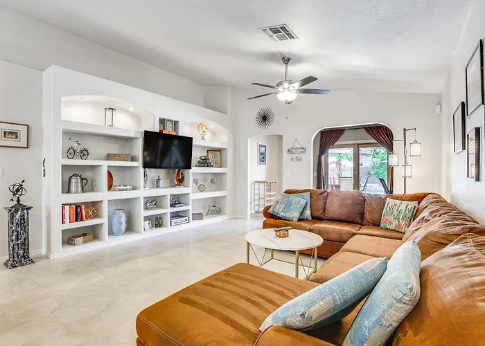 Patio + Fire Pit: Getaway Near Golfing! Peoria