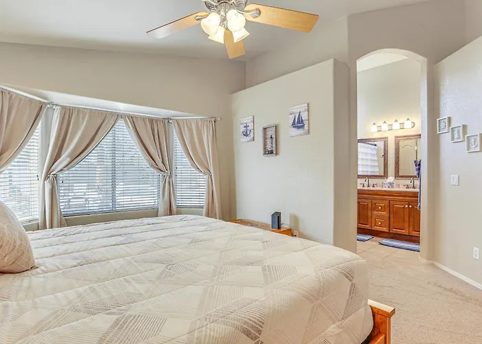 Patio + Fire Pit: Getaway Near Golfing! Holiday home Peoria