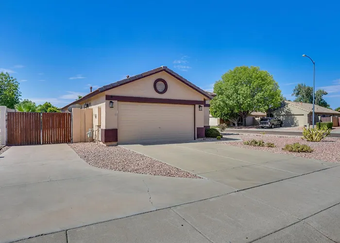 Holiday home Patio + Fire Pit: Getaway Near Golfing! Peoria