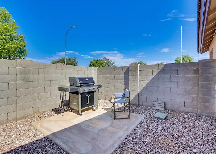 Patio + Fire Pit: Getaway Near Golfing! *