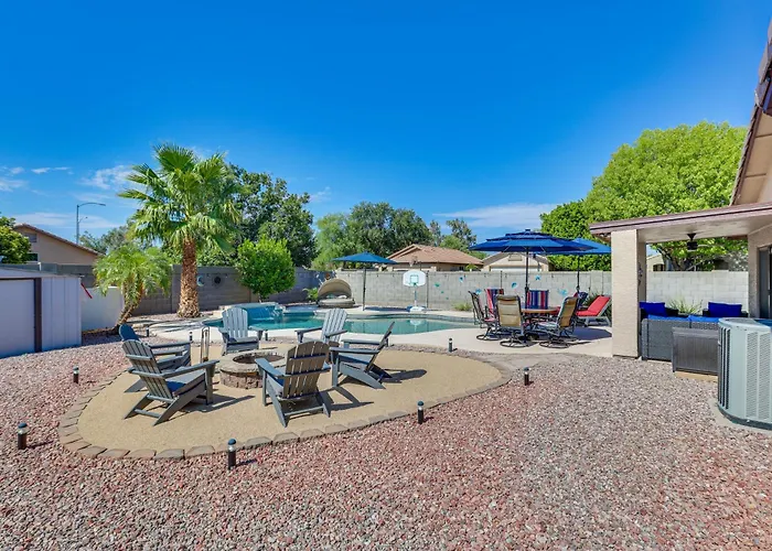 Patio + Fire Pit: Getaway Near Golfing! Peoria