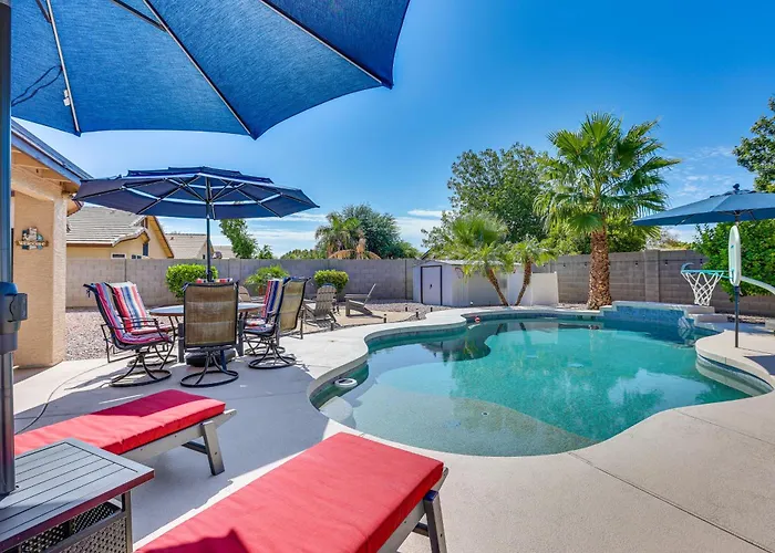 Patio + Fire Pit: Getaway Near Golfing! * Peoria