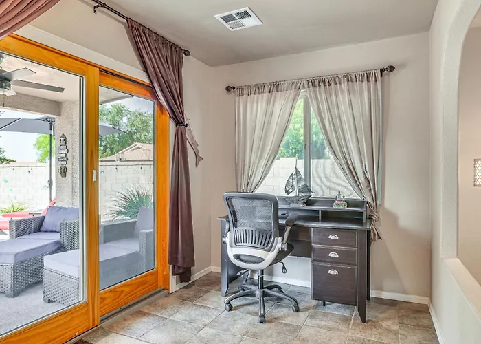 Patio + Fire Pit: Getaway Near Golfing! Holiday home *