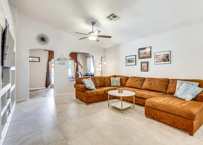 Patio + Fire Pit: Getaway Near Golfing! Holiday home